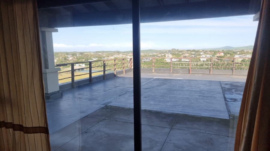 6 Bedroom Property for Sale in Merryhill Eastern Cape